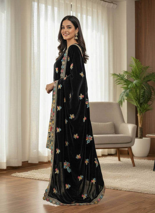 Black Velvet Embroidered Suit Set with Dupatta – Premium Festive Wear